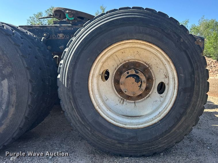 image for item EQ4610 2009 Mack CHU613 semi truck