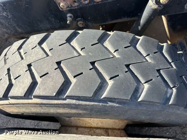 image for item EQ4610 2009 Mack CHU613 semi truck