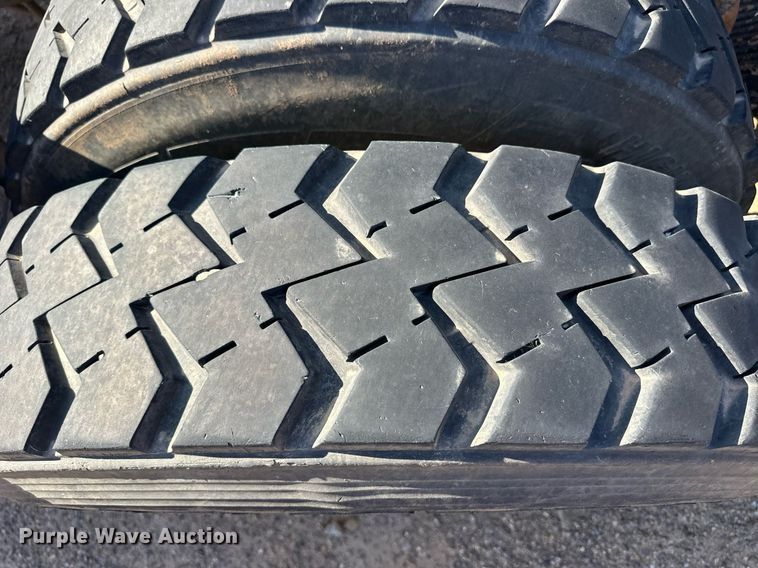 image for item EQ4610 2009 Mack CHU613 semi truck