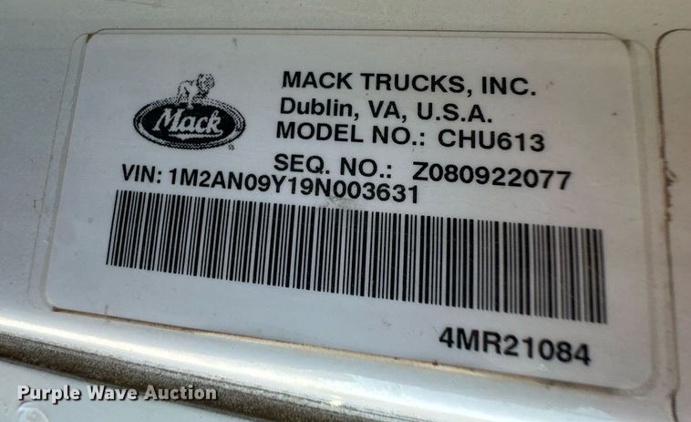 image for item EQ4610 2009 Mack CHU613 semi truck
