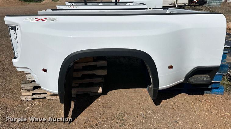 image for item EQ4612 Pickup truck bed