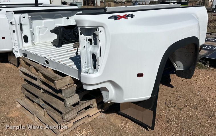 image for item EQ4612 Pickup truck bed