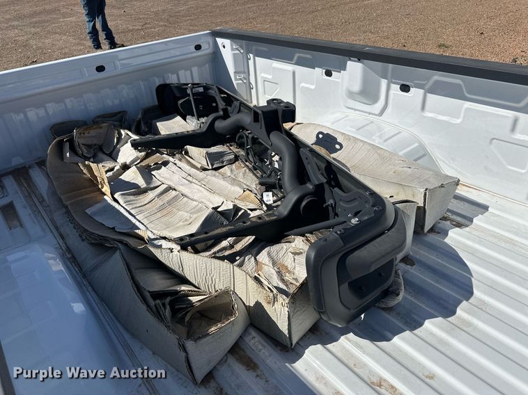 image for item EQ4614 Pickup truck bed