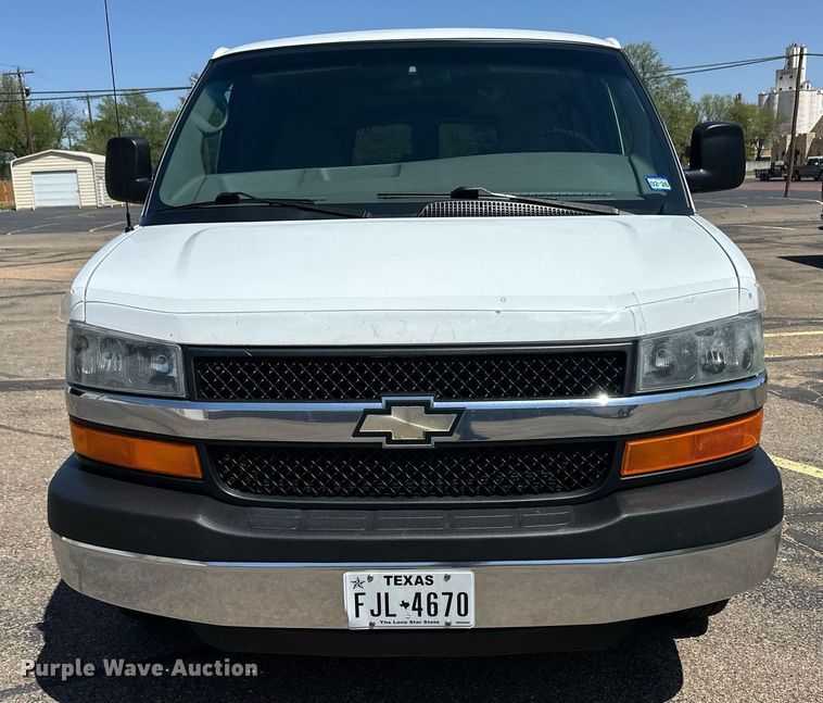 image for item EQ4618 2004 Chevrolet Express 3500 van