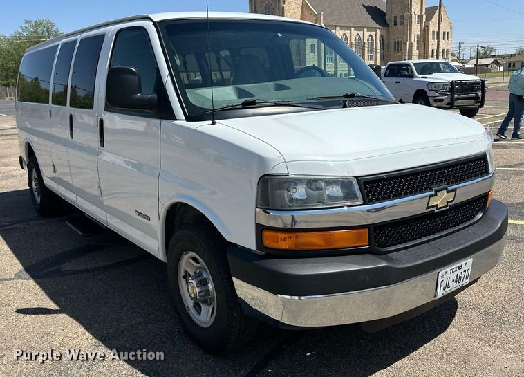 image for item EQ4618 2004 Chevrolet Express 3500 van