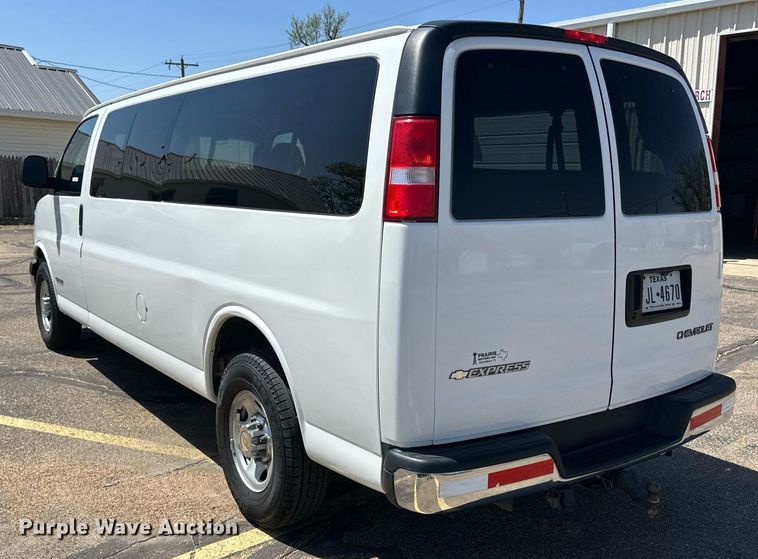 image for item EQ4618 2004 Chevrolet Express 3500 van
