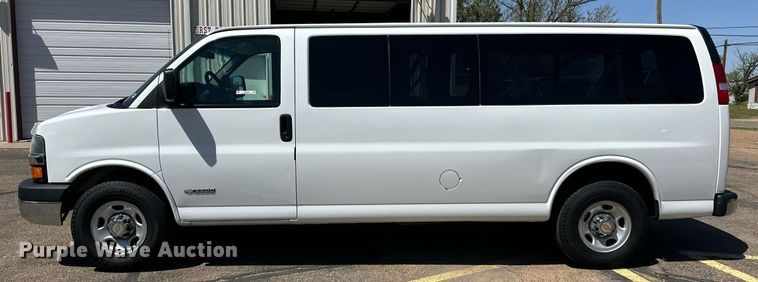 image for item EQ4618 2004 Chevrolet Express 3500 van