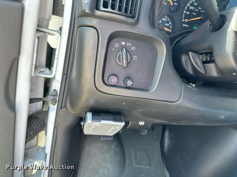 image for item EQ4618 2004 Chevrolet Express 3500 van