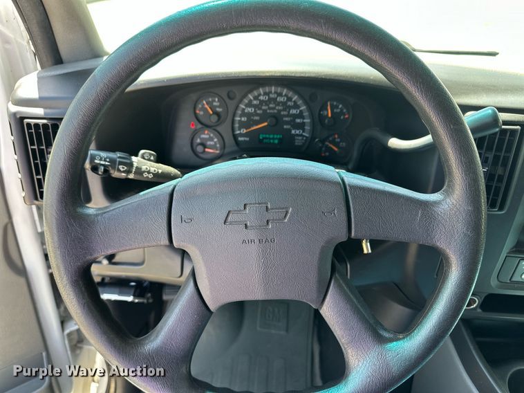 image for item EQ4618 2004 Chevrolet Express 3500 van
