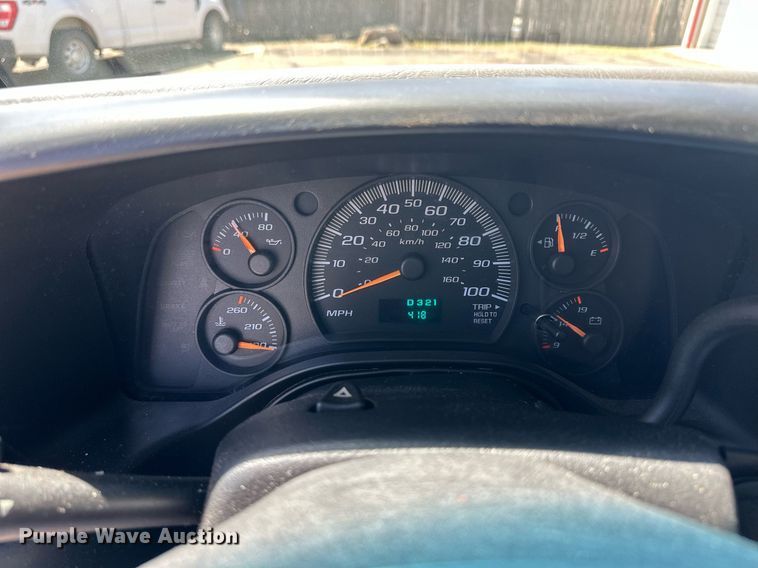 image for item EQ4618 2004 Chevrolet Express 3500 van