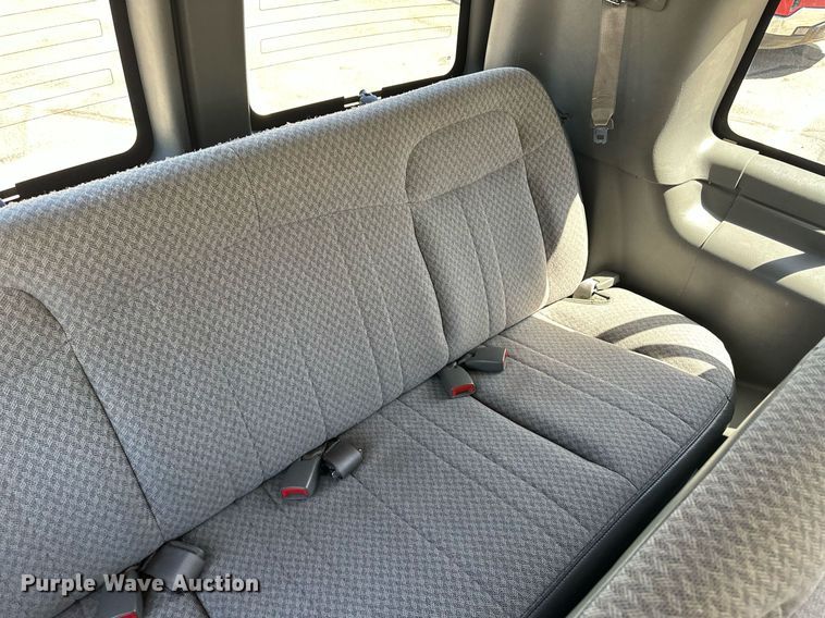 image for item EQ4618 2004 Chevrolet Express 3500 van