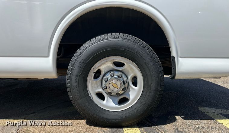 image for item EQ4618 2004 Chevrolet Express 3500 van