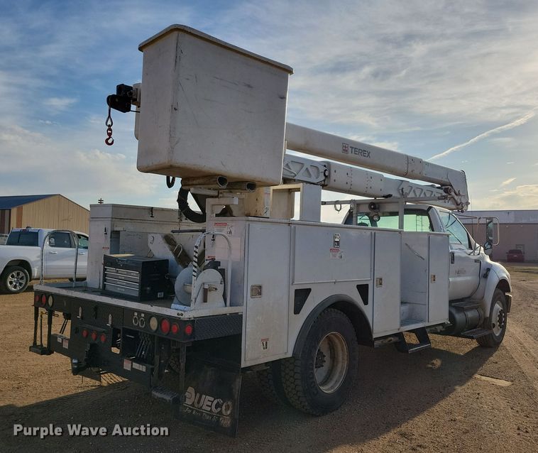 image for item NB9996 2006 Ford F750 Super Duty XL bucket truck
