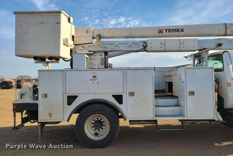 image for item NB9996 2006 Ford F750 Super Duty XL bucket truck