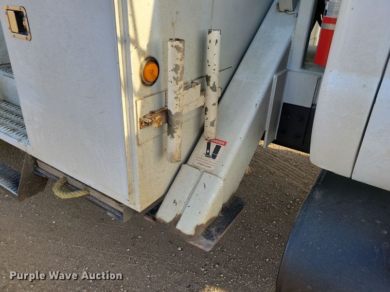 image for item NB9996 2006 Ford F750 Super Duty XL bucket truck