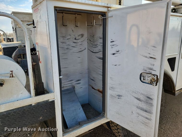 image for item NB9996 2006 Ford F750 Super Duty XL bucket truck