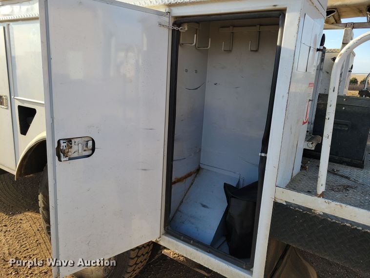 image for item NB9996 2006 Ford F750 Super Duty XL bucket truck