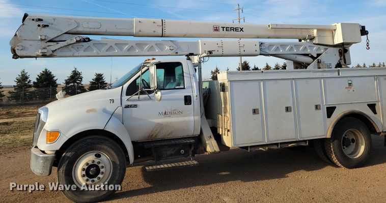 image for item NB9996 2006 Ford F750 Super Duty XL bucket truck