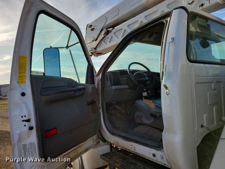image for item NB9996 2006 Ford F750 Super Duty XL bucket truck