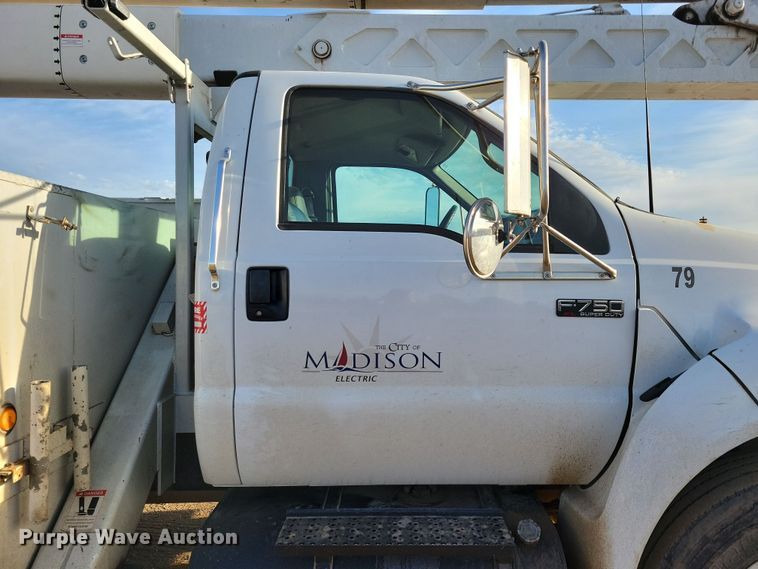 image for item NB9996 2006 Ford F750 Super Duty XL bucket truck