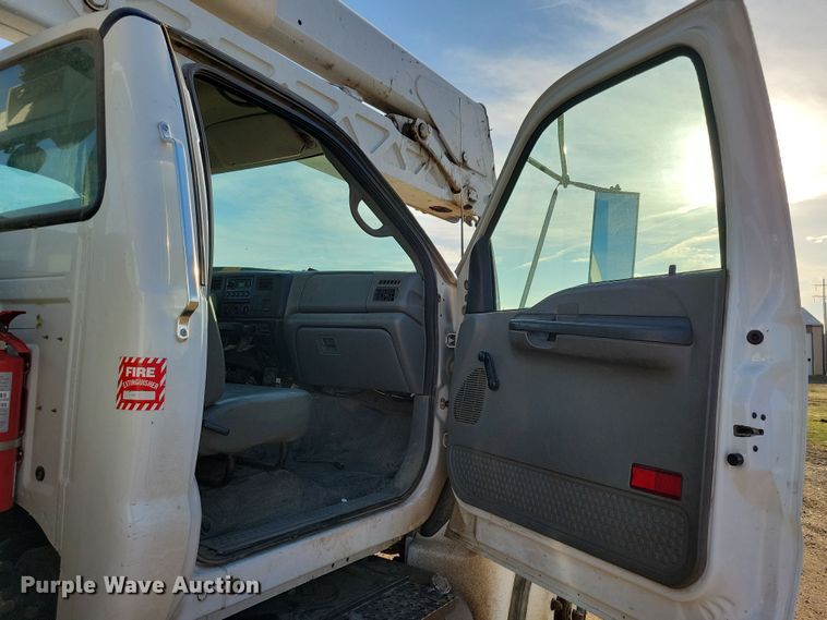 image for item NB9996 2006 Ford F750 Super Duty XL bucket truck