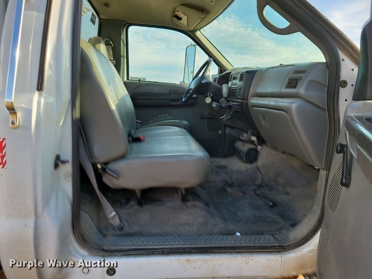 image for item NB9996 2006 Ford F750 Super Duty XL bucket truck