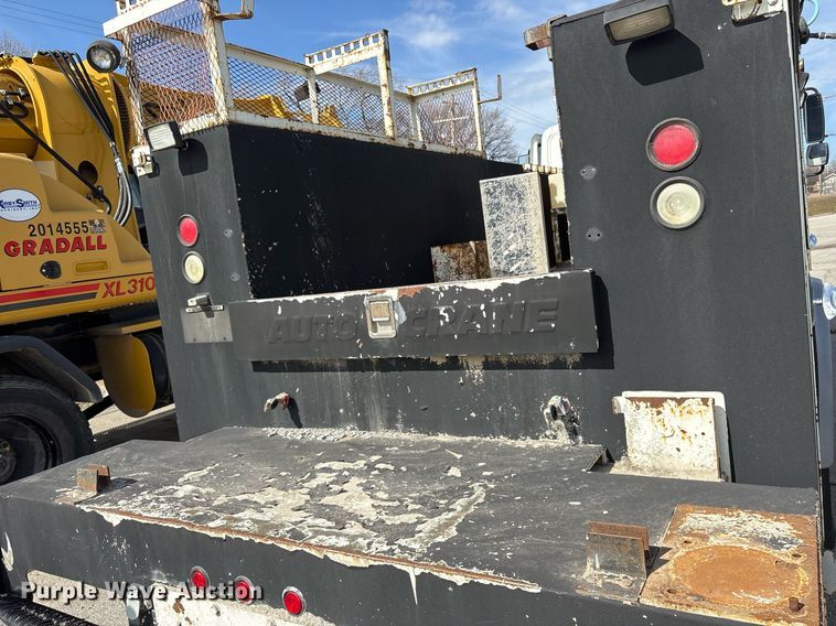 image for item NO9721 2010 International 7400 utility / service truck