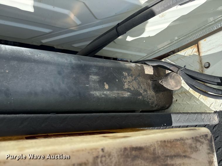 image for item NO9721 2010 International 7400 utility / service truck