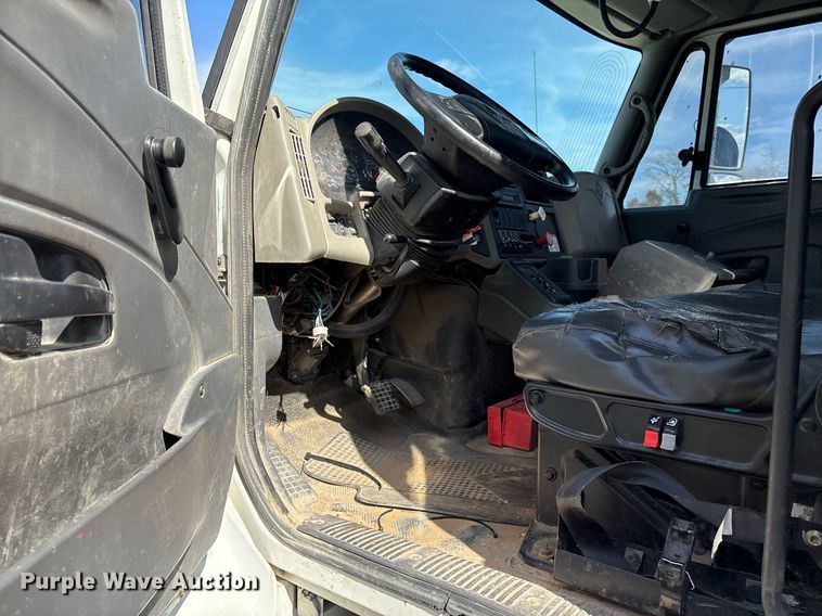 image for item NO9721 2010 International 7400 utility / service truck