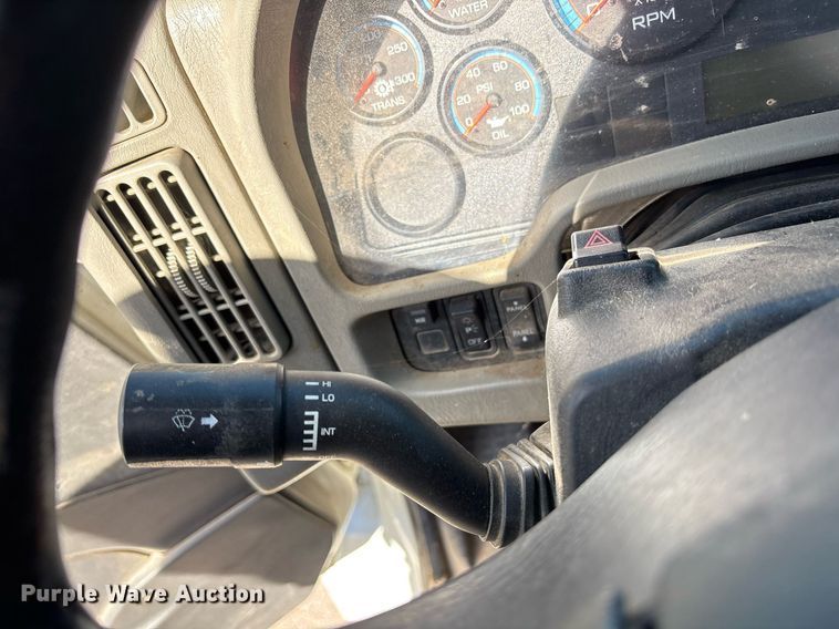 image for item NO9721 2010 International 7400 utility / service truck