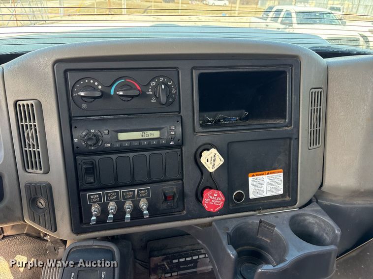 image for item NO9721 2010 International 7400 utility / service truck