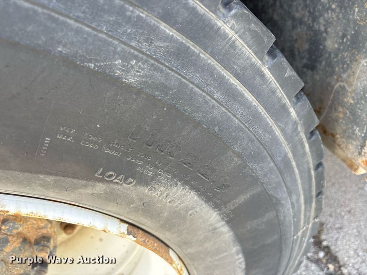 image for item NO9721 2010 International 7400 utility / service truck