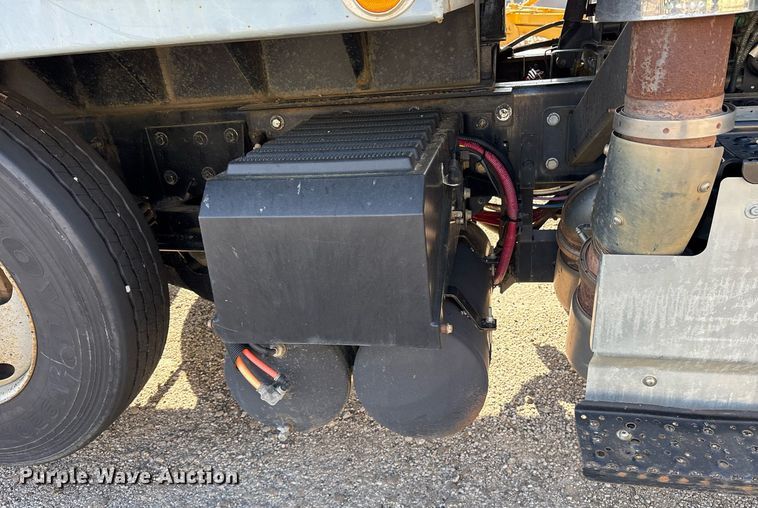 image for item OB9628 2017 International 7600 dump truck