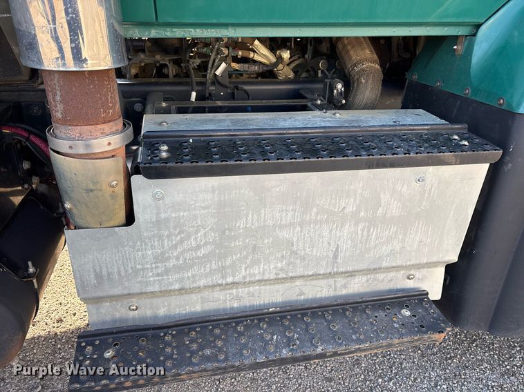 image for item OB9628 2017 International 7600 dump truck