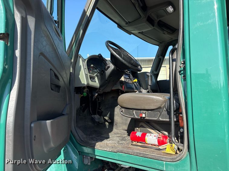 image for item OB9628 2017 International 7600 dump truck