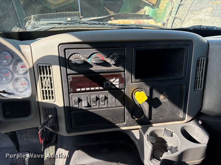 image for item OB9628 2017 International 7600 dump truck