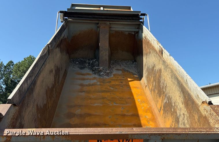 image for item OB9629 2016 International 7600 dump truck