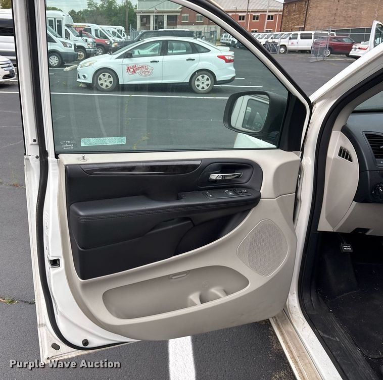 image for item OB9652 2013 Dodge Grand Caravan van