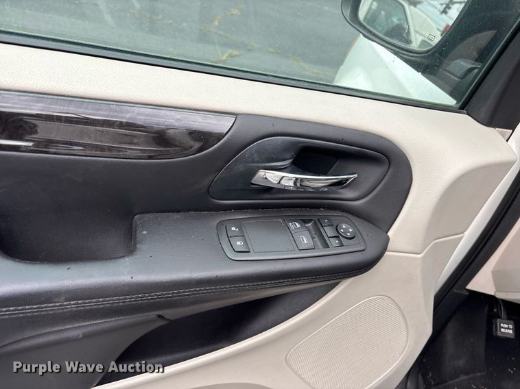 image for item OB9652 2013 Dodge Grand Caravan van