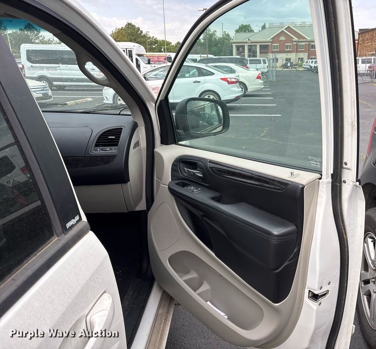 image for item OB9652 2013 Dodge Grand Caravan van