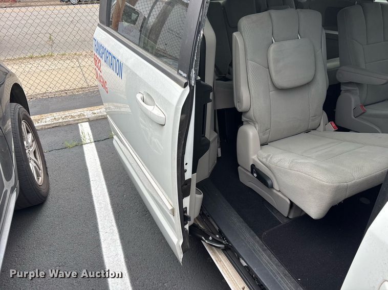 image for item OB9652 2013 Dodge Grand Caravan van