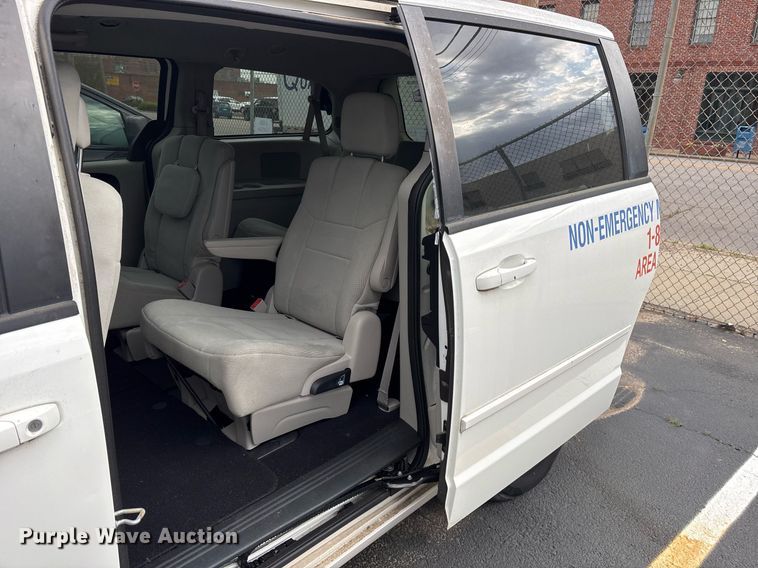 image for item OB9652 2013 Dodge Grand Caravan van