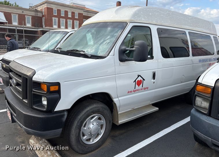 image for item OB9653 2010 Ford E350 Super Duty handicap accessible van