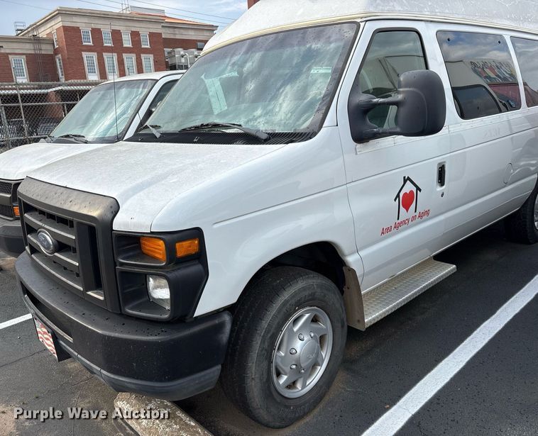 image for item OB9653 2010 Ford E350 Super Duty handicap accessible van