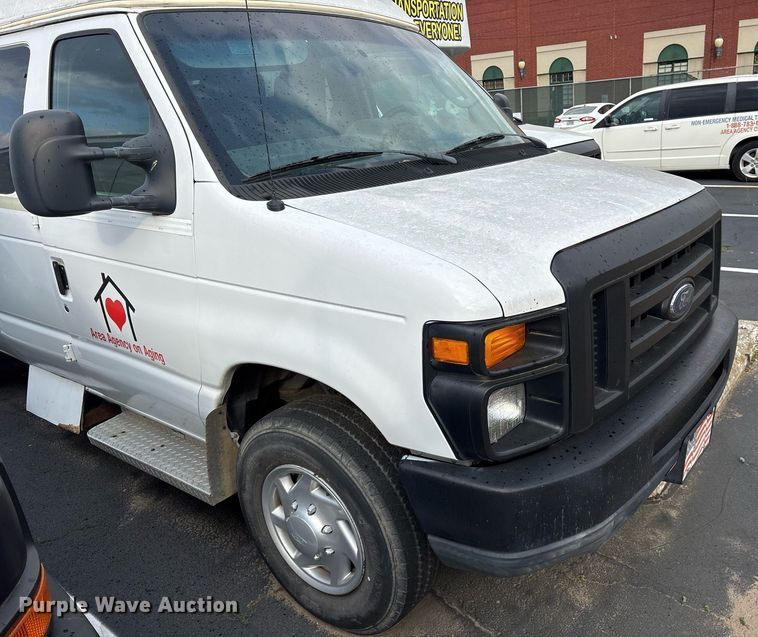 image for item OB9653 2010 Ford E350 Super Duty handicap accessible van
