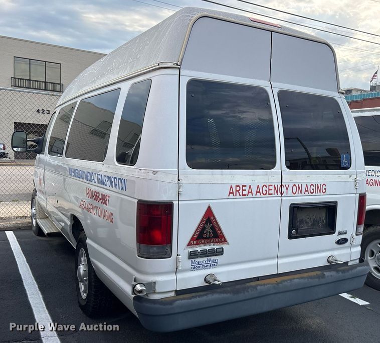 image for item OB9653 2010 Ford E350 Super Duty handicap accessible van