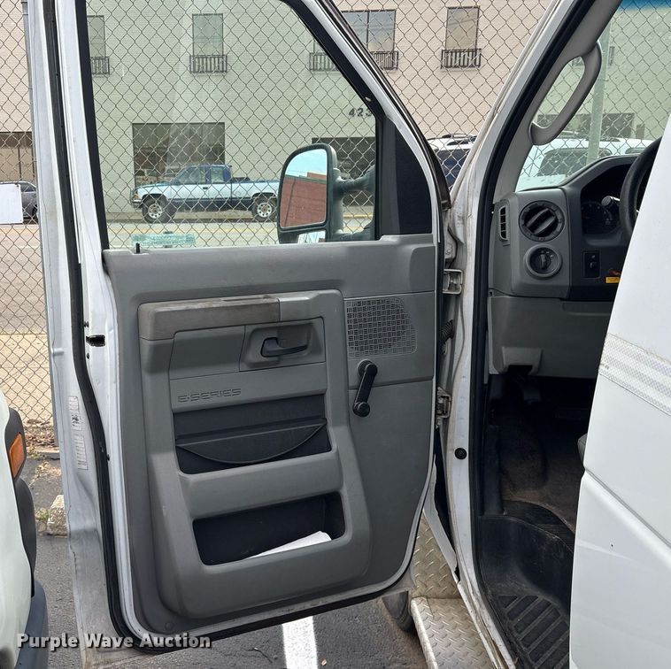 image for item OB9653 2010 Ford E350 Super Duty handicap accessible van