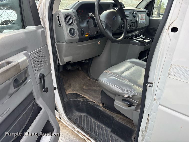 image for item OB9653 2010 Ford E350 Super Duty handicap accessible van