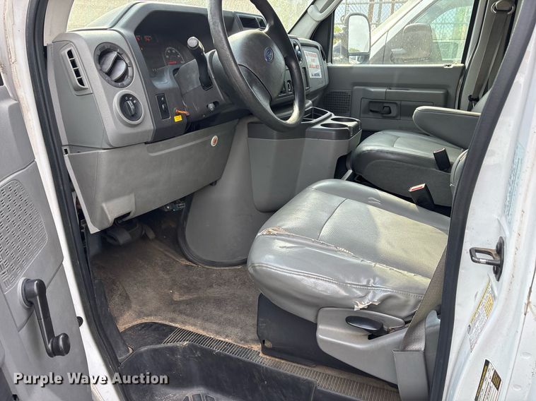 image for item OB9653 2010 Ford E350 Super Duty handicap accessible van