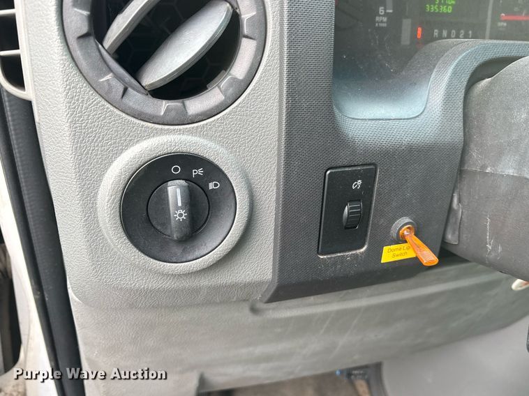 image for item OB9653 2010 Ford E350 Super Duty handicap accessible van